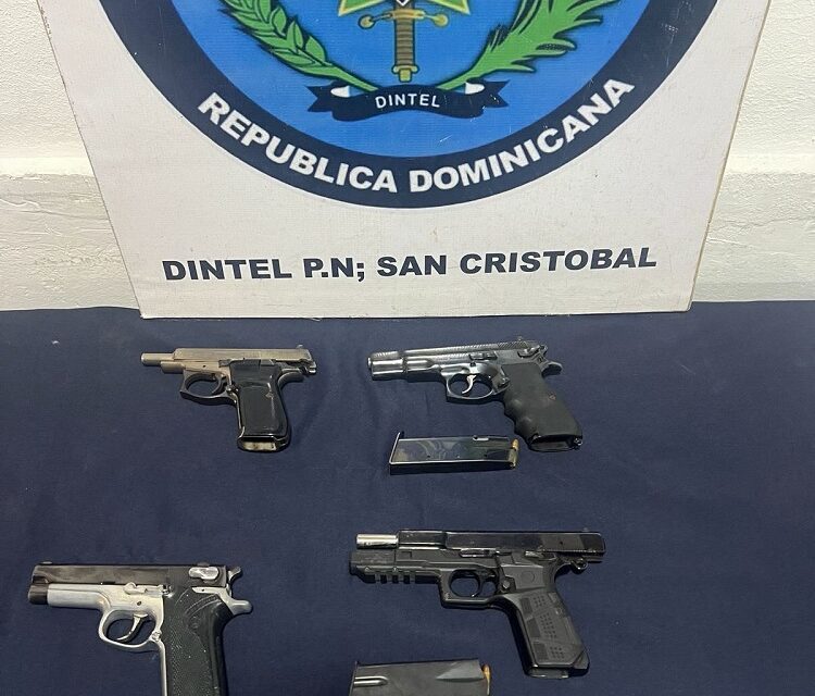 Intervención policial en gallera permite supervisión y control de armas de fuego.