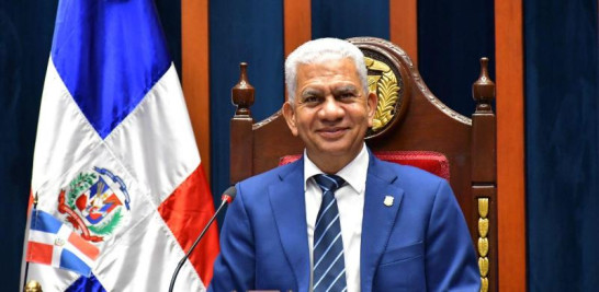 De los Santos responde criticas de senador FP a préstamos; dice Gobierno ha reducido deuda pública y que PRM sabe gobernar