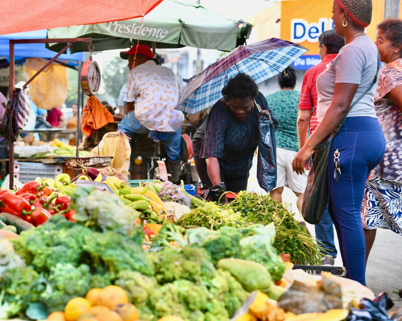 Inflación interanual se mantiene encima del rango meta en 5.35%