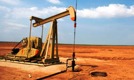 Precios del petróleo suben un 3% tras ataques de Irán contra Israel