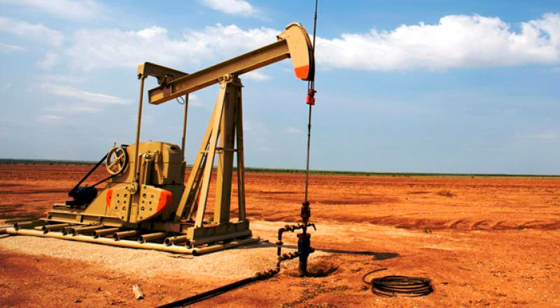 Precios del petróleo suben un 3% tras ataques de Irán contra Israel