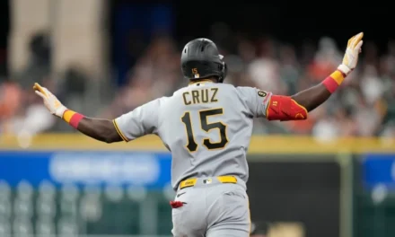Cruz y Lowe batean cuadrangulares de 3 carreras por los Piratas, que vencen a los Astros
