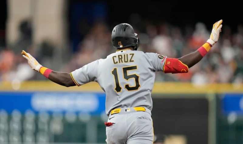 Cruz y Lowe batean cuadrangulares de 3 carreras por los Piratas, que vencen a los Astros