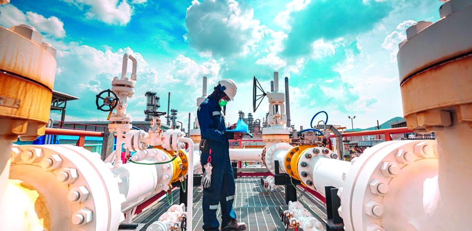 Factura petrolera podría elevarse un 1.5% del PIB