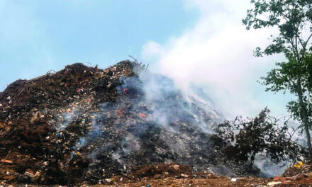 Humo de vertedero de Jarabacoa arropa la comunidad causando problemas de salud