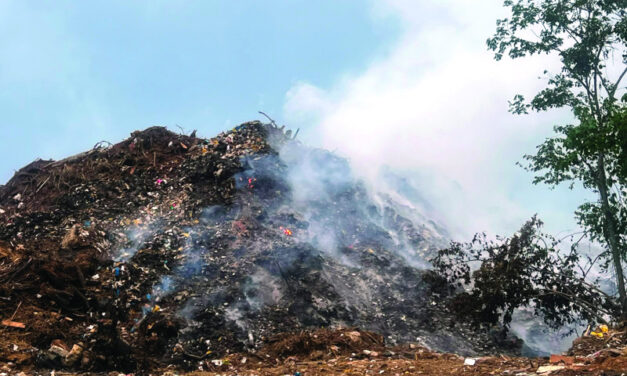 Humo de vertedero de Jarabacoa arropa la comunidad causando problemas de salud