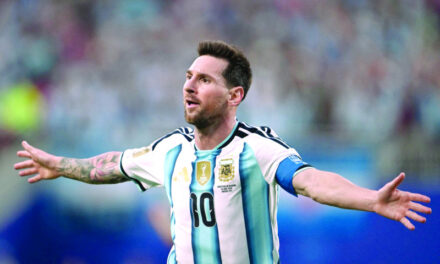 Con triplete histórico de Messi, Argentina golea a Argelia en su debut mundialista