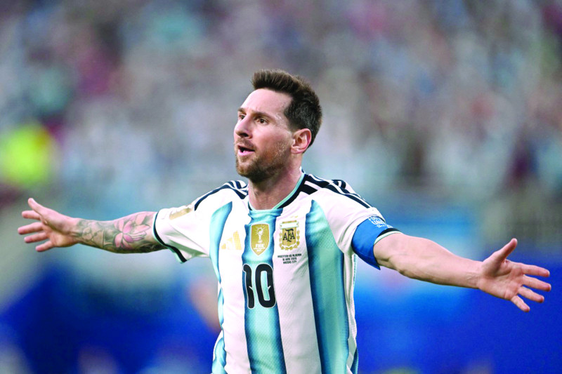 Con triplete histórico de Messi, Argentina golea a Argelia en su debut mundialista