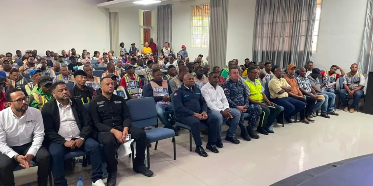 Director Regional participa en charla vial dirigida a motoconchistas locales