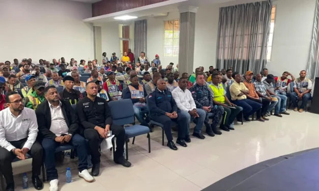 Director Regional participa en charla vial dirigida a motoconchistas locales