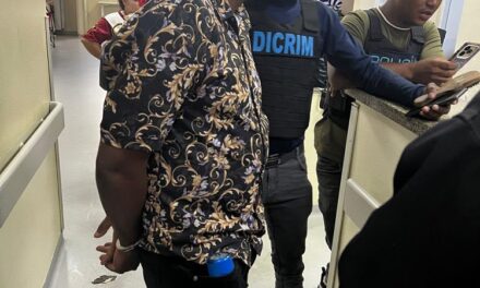 Hombre entregado voluntariamente tras hacerse viral por sustraer sello de hospital