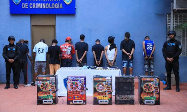 Policía ocupa drogas, armas y máquinas tragamonedas durante operativos simultáneos en sectores del Distrito Nacional