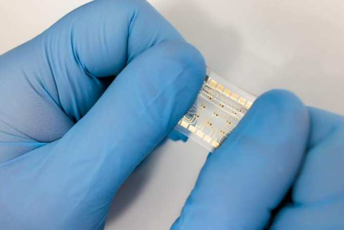 Parche con electrónica flexible dotado de inteligencia artificial