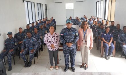 General Escalante participa en la charla sobre prevención de violencia comunitaria