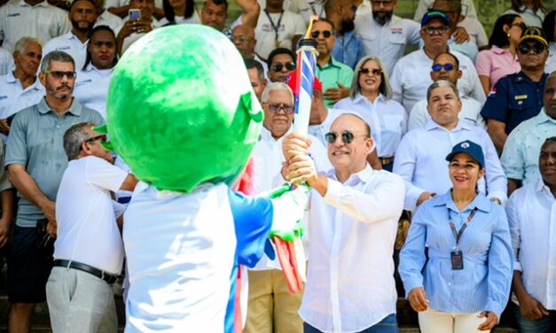 Alcalde Ulises Rodríguez recibe en Santiago la Antorcha de los XXV Juegos Centroamericanos y del Caribe Santo Domingo 2026