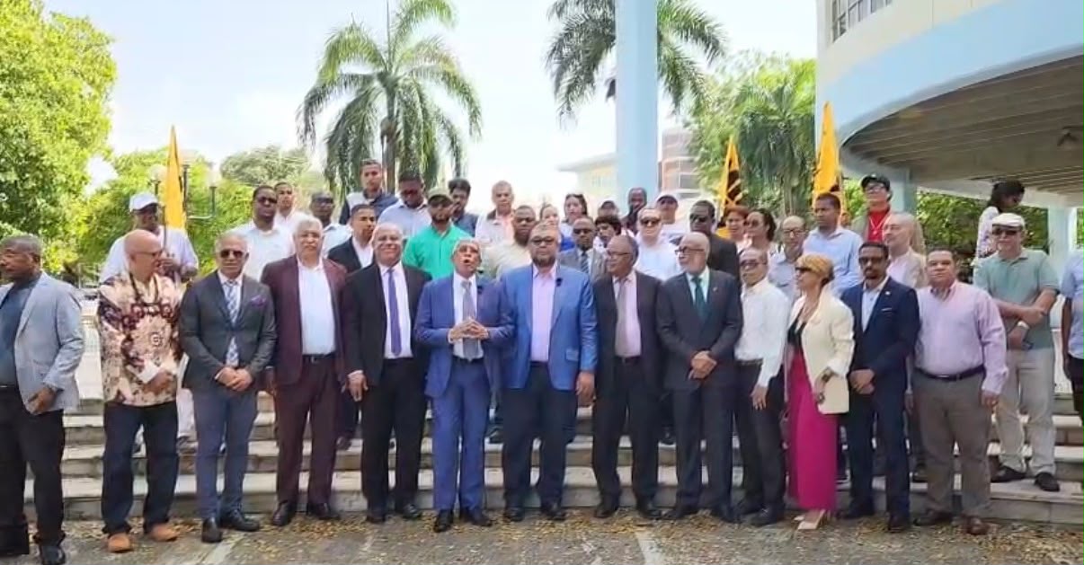 Candidato a decano Facultad de Humanidades UASD Francisco Acosta, realiza multitudinario cierre de campaña