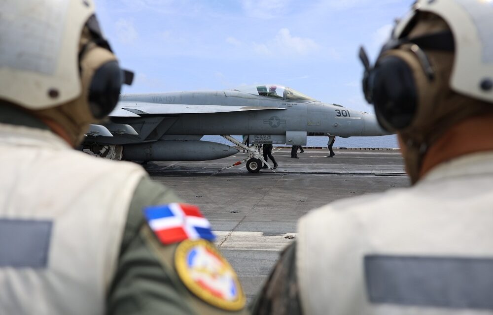 Los Estados Unidos y República Dominicana reafirman su sólido vínculo de cooperación durante visita al portaaviones USS Nimitz