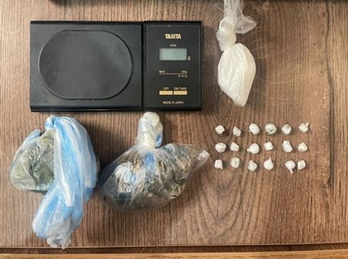 Apresan hombre con drogas y balanza durante operativo preventivo policial