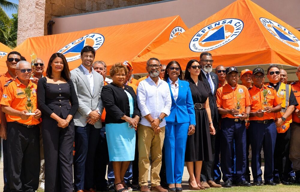 Defensa Civil celebra 60 años reconociendo el servicio y vocación de su voluntariado y provinciales