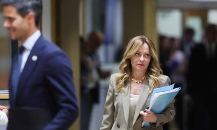 Meloni acusa a Trump de «inventarse» que le rogó una foto y Tajani cancela visita a EE. UU.