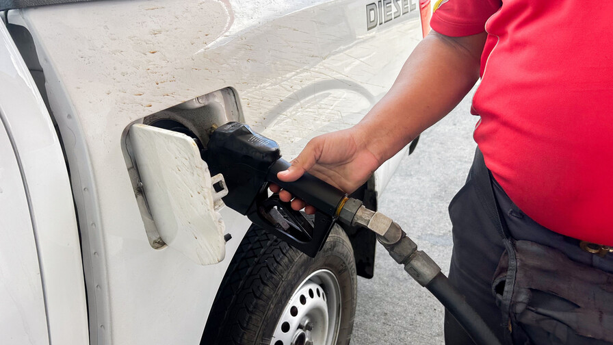 El Gobierno congela por 90 días el precio de combustibles esenciales