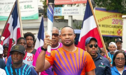 Los Alcarrizos recibe la antorcha de XXV Juegos Centroamericanos y del Caribe Santo Domingo 2026