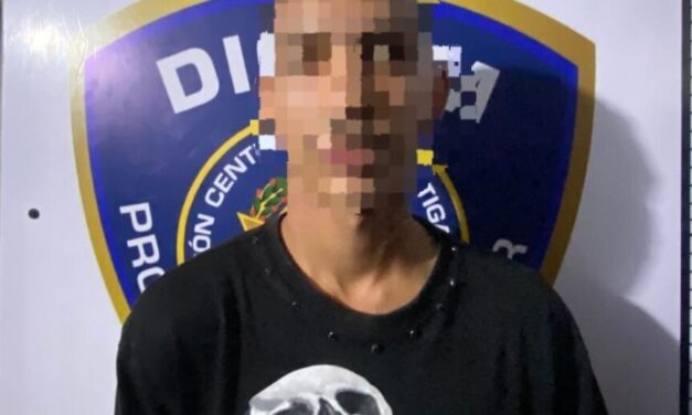 Policía ocupa presunta cocaína en Montecristi y captura presunto autor del robo de una motocicleta en Valverde