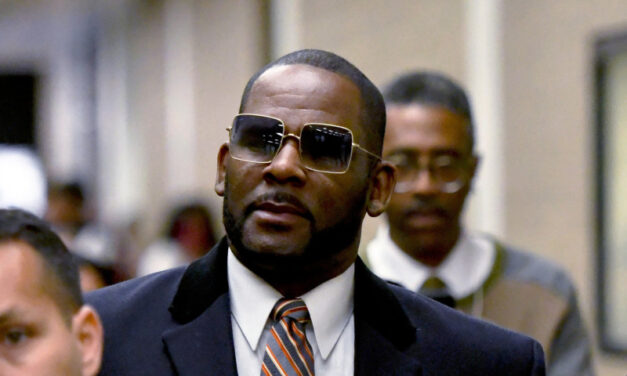 R. Kelly solicita a Donald Trump conmutar su condena de 30 años por delitos sexuales
