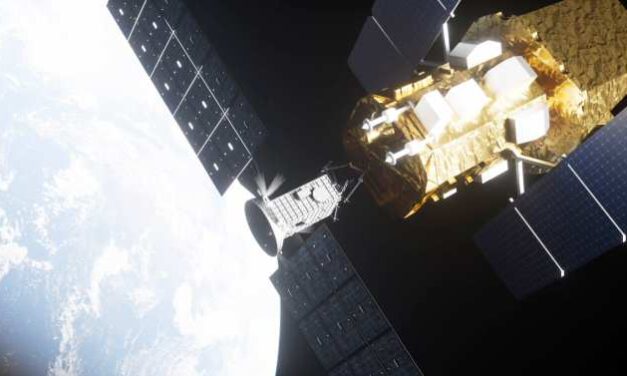 Ya está en el espacio la nave encargada de salvar a otra de su destrucción inminente
