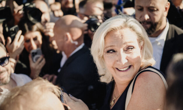 Marie Le Pen será candidata, pese a su condena con un brazalete electrónico