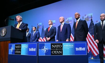 Trump ofrece a la OTAN un amplio e inesperado abrazo