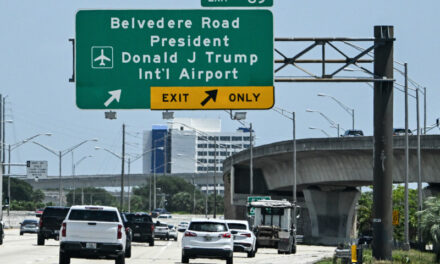 El aeropuerto de Palm Beach ahora se llama Donald Trump