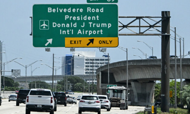 El aeropuerto de Palm Beach ahora se llama Donald Trump