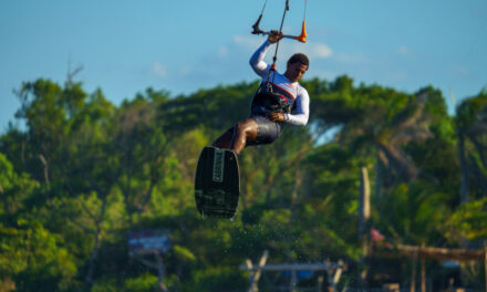 Deury Corniel: Su padre lo golpeaba por ir a la playa, y hoy es campeón mundial de Kitesurf