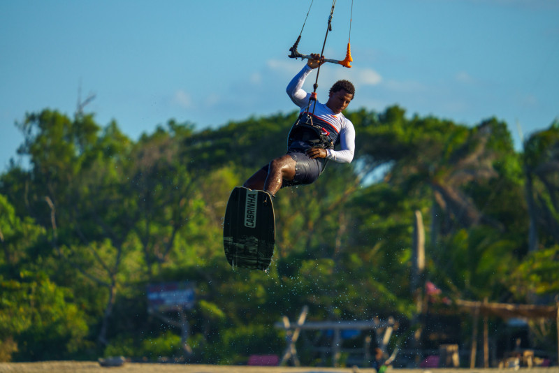 Deury Corniel: Su padre lo golpeaba por ir a la playa, y hoy es campeón mundial de Kitesurf