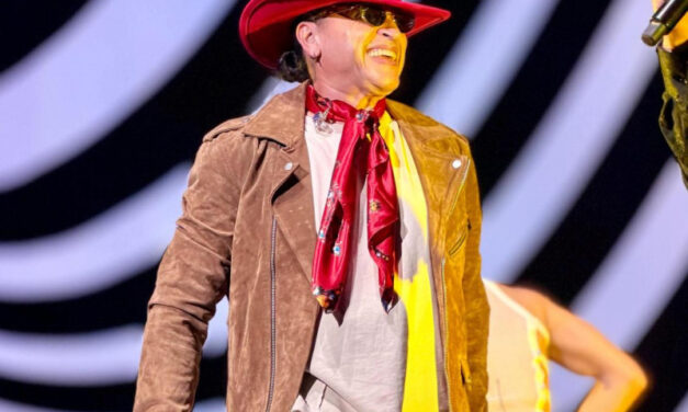 Elvis Crespo revela que puede retirarse con la cantidad de dinero que ha generado “Suavemente”