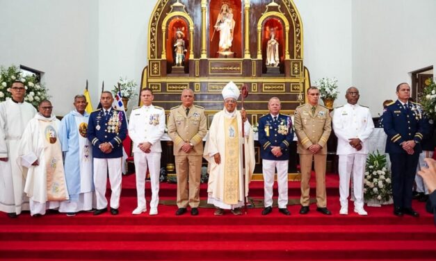 Director general de la Policía Nacional participa en ceremonia de graduación de la Fuerza Aérea Dominicana