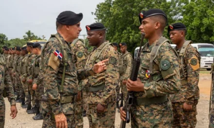 Comandante supervisa destacamentos fronterizos y exhorta a tropas a mantener vigilancia contra la migración ilegal