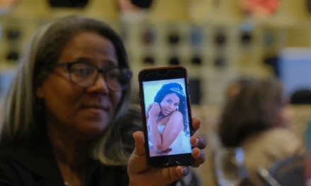 Madre de adolescente embarazada con cáncer que falleció desafía la estricta prohibición del aborto en República Dominicana