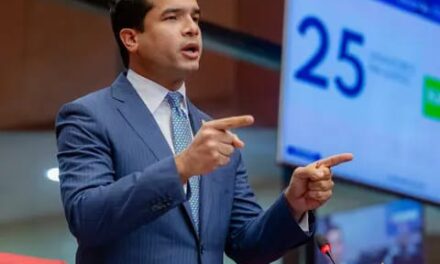 Omar Fernández propone tres modificaciones al nuevo Código Penal para proteger libertad de expresión y precisar sanciones