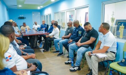 Policía Nacional fortalece diálogo con líderes comunitarios para consolidar transformación institucional en la Zona Colonial