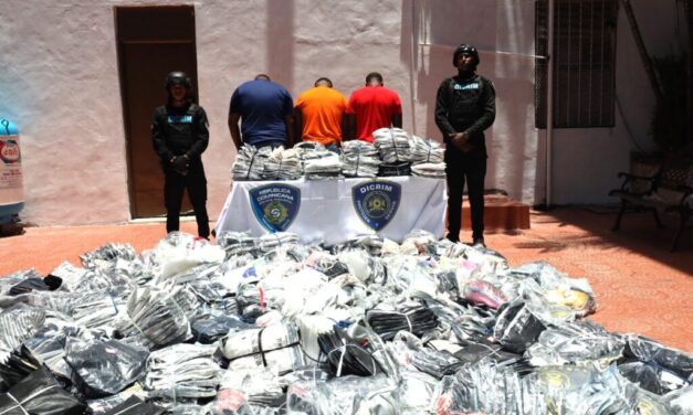 Policía Nacional apresa a tres hombres y recupera mercancía valorada en más de un millón de pesos obtenida mediante estafa