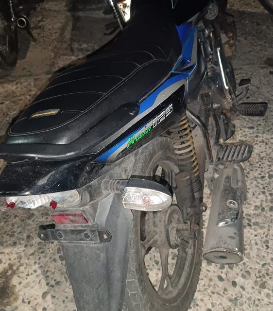 Policía localiza motocicleta y pistola de juguete tras persecución preventiva