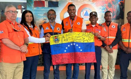 Defensa Civil reconoce labor de rescatista que participó en misión humanitaria en Venezuela