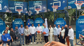 Subdirector Regional participa en la entrega de treinta canchas fortaleciendo juventud y convivencia ciudadana