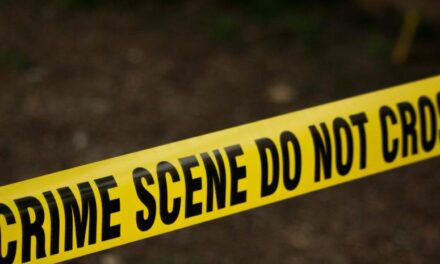 Hombre muere en San Cristóbal tras ser atacado a tiros mientras se encontraba en su vehículo