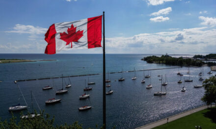 Trump ordena cambiar el nombre del lago Ontario a lago «América»