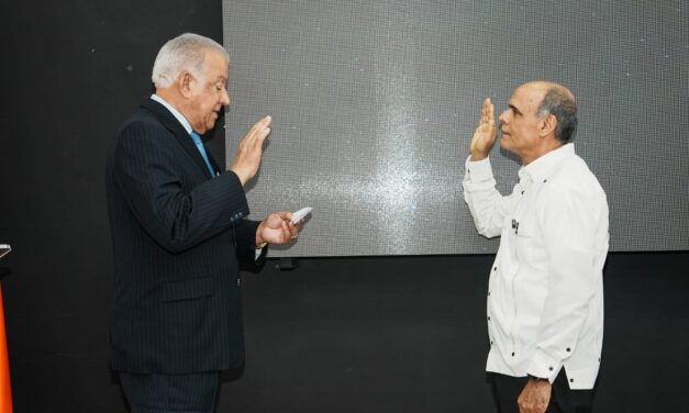 Carlos Manuel Paulino Cárdenas asume la presidencia de la CNE y la dirección ejecutiva de la Defensa Civil