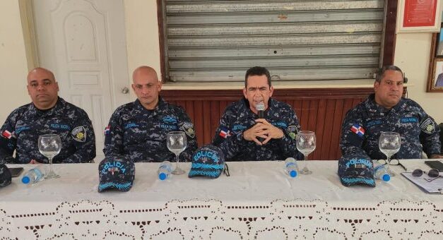 General de la Policía encabeza encuentro con jóvenes que ingresarán a las filas de la institución