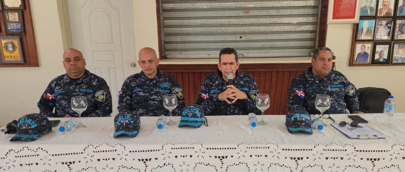 General de la Policía encabeza encuentro con jóvenes que ingresarán a las filas de la institución